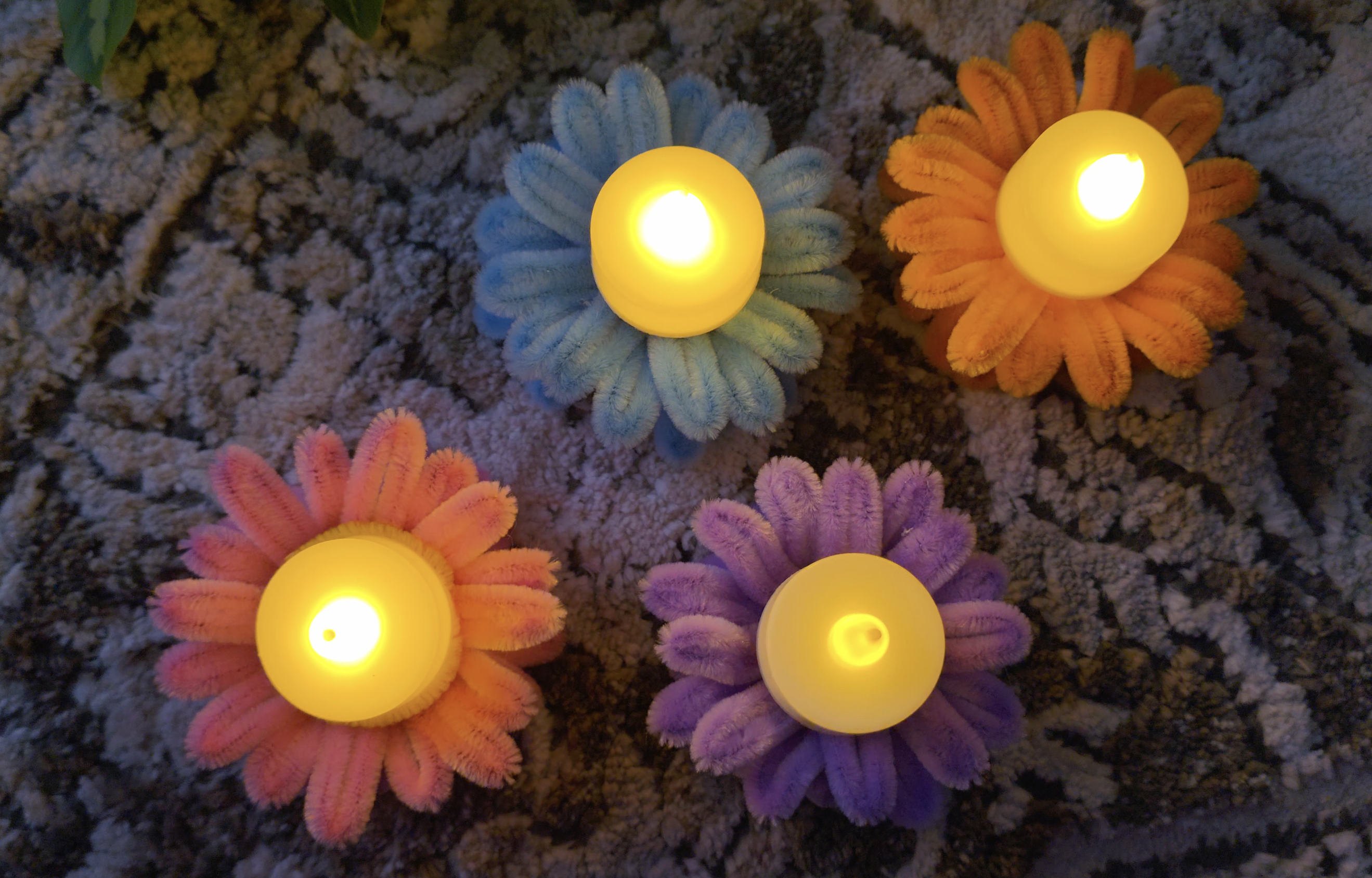 Bloom Daisy Lamp Holder — handcrafted botanical detail view 1 by Tiny Charm Studio
